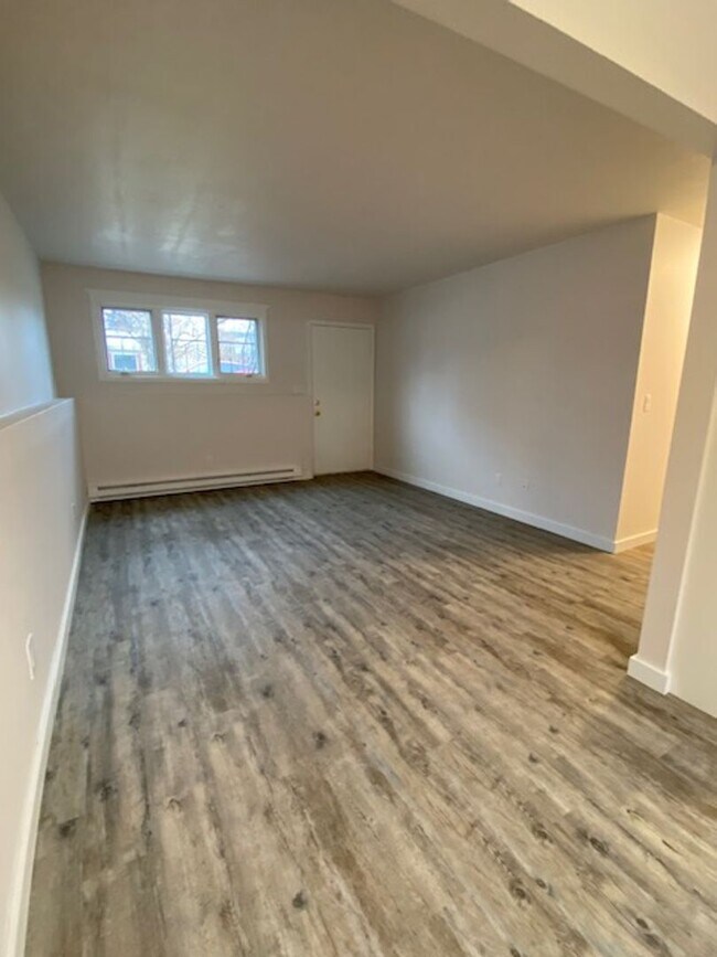 Building Photo - 632