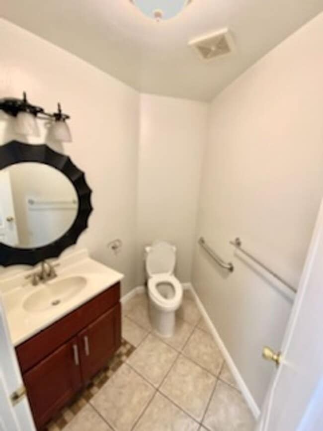 Building Photo - 4 bed/ 3 bath Recently Updated Home!