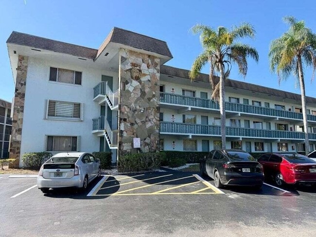Building Photo - 2000 Springdale Blvd