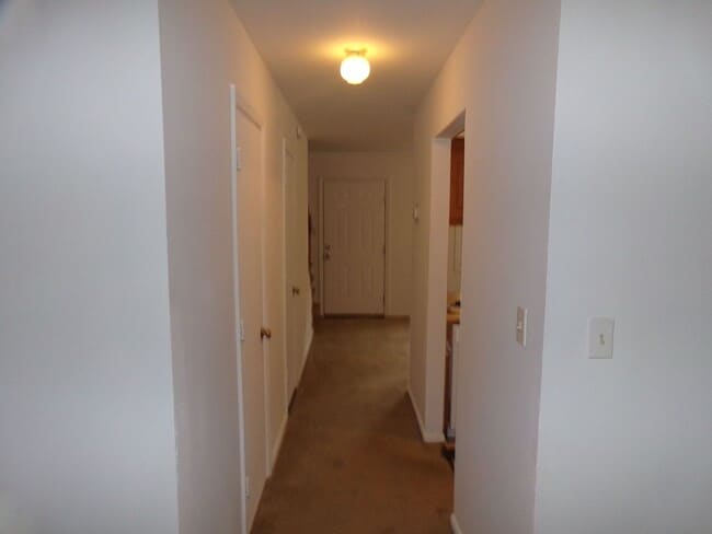 Building Photo - 2 BR Available in Prince George Commons To...