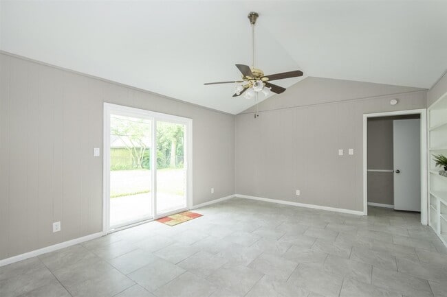 Building Photo - 9619 Rockhurst Dr