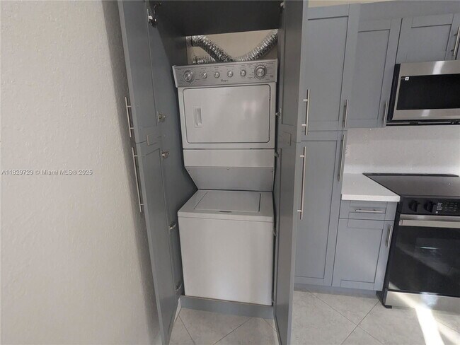 Building Photo - Northwest 91st Court, Hialeah Gardens, FL 33018 - 3 BR 1 BA single-family home