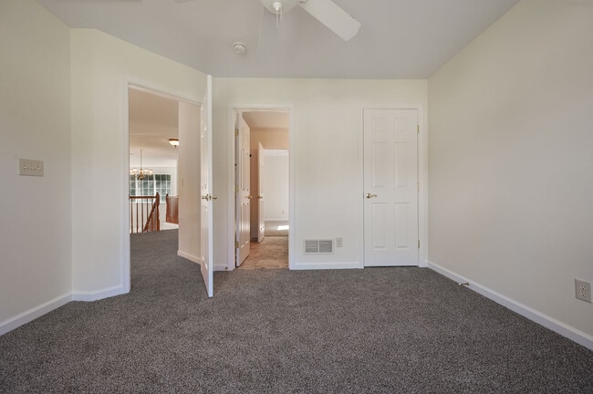 Building Photo - 438 Lorraine Dr