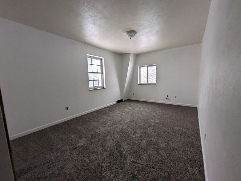 Building Photo - 11065 Pinyon Dr