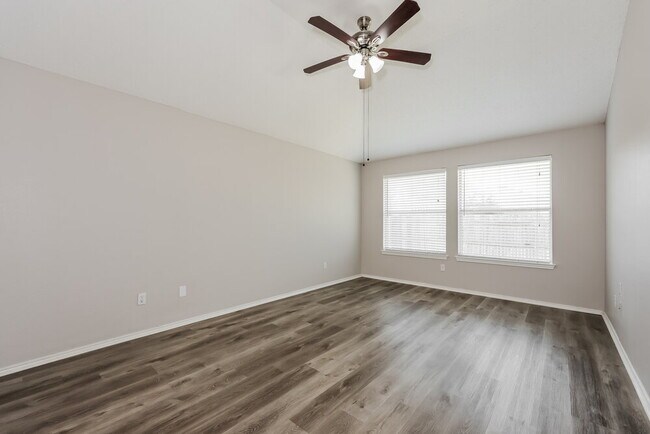 Building Photo - 665 Beatty Dr