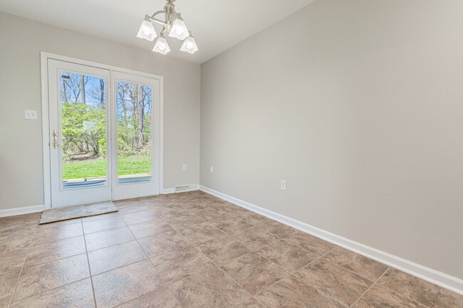 Building Photo - 2256 North Point Dr