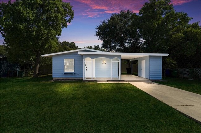 Building Photo - 5846 Castle Lk Dr