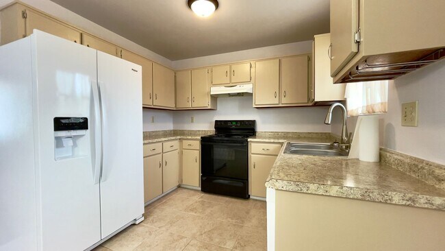 Building Photo - Exceptional Family Home in Fountain, CO - ...