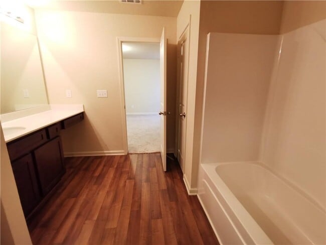 Building Photo - 11 Darling Ln