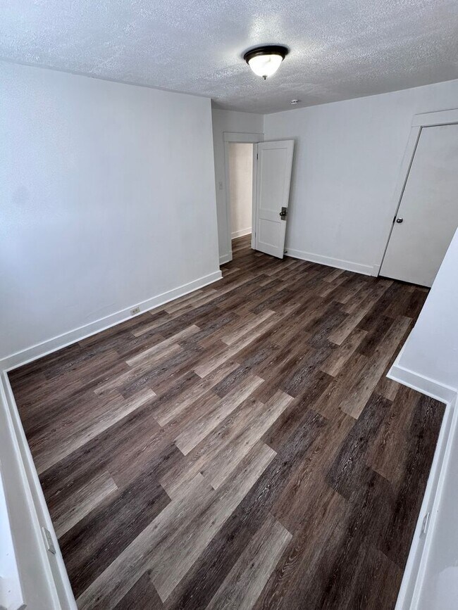 Building Photo - Gorgeous Fully Renovated 4-Bed 1-Bath House In Christy Park!!!