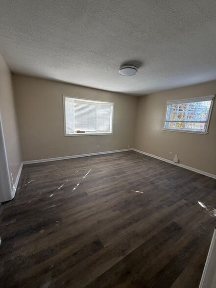 Building Photo - 647 Gartel Dr