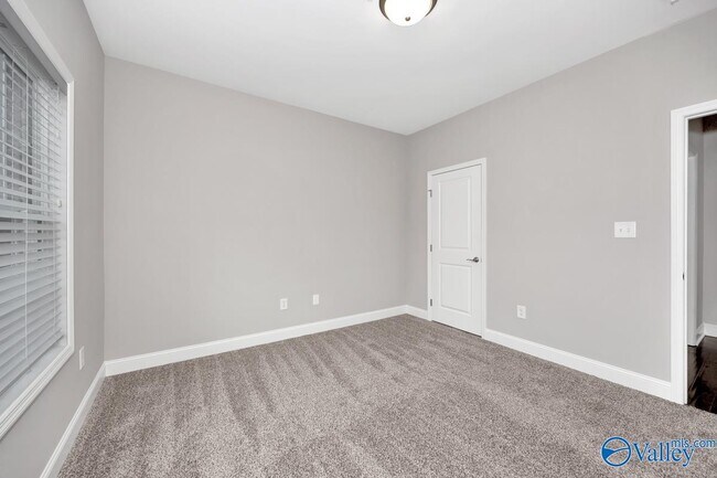 Building Photo - 74 NW Moore Farm Cir