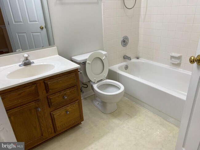 Building Photo - 2017 Heritage Dr