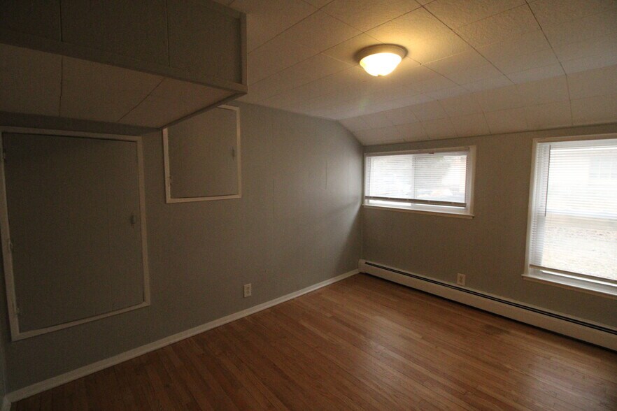 Building Photo - 7800 W Forest Home Ave