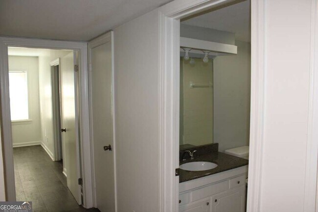 Building Photo - 146 Rue Fontaine