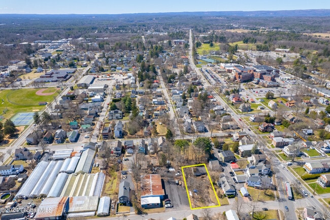 Building Photo - 99 1/2 Walworth St