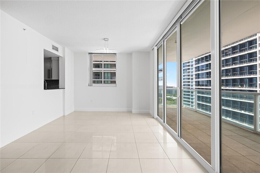Building Photo - 1250 S Miami Ave