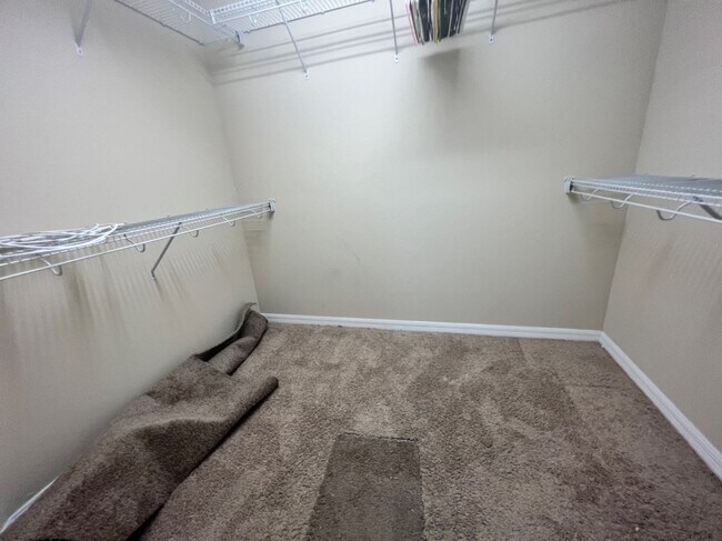 Building Photo - 4/3/2 HOME IN EDINA GARDEN OF EDEN