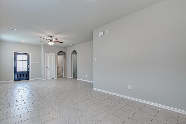 Building Photo - 31322 Spotted Saddle Hollow