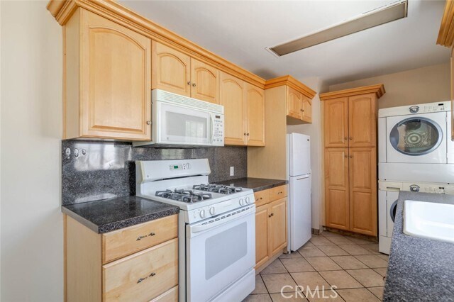 Building Photo - 5618 Riverton Ave