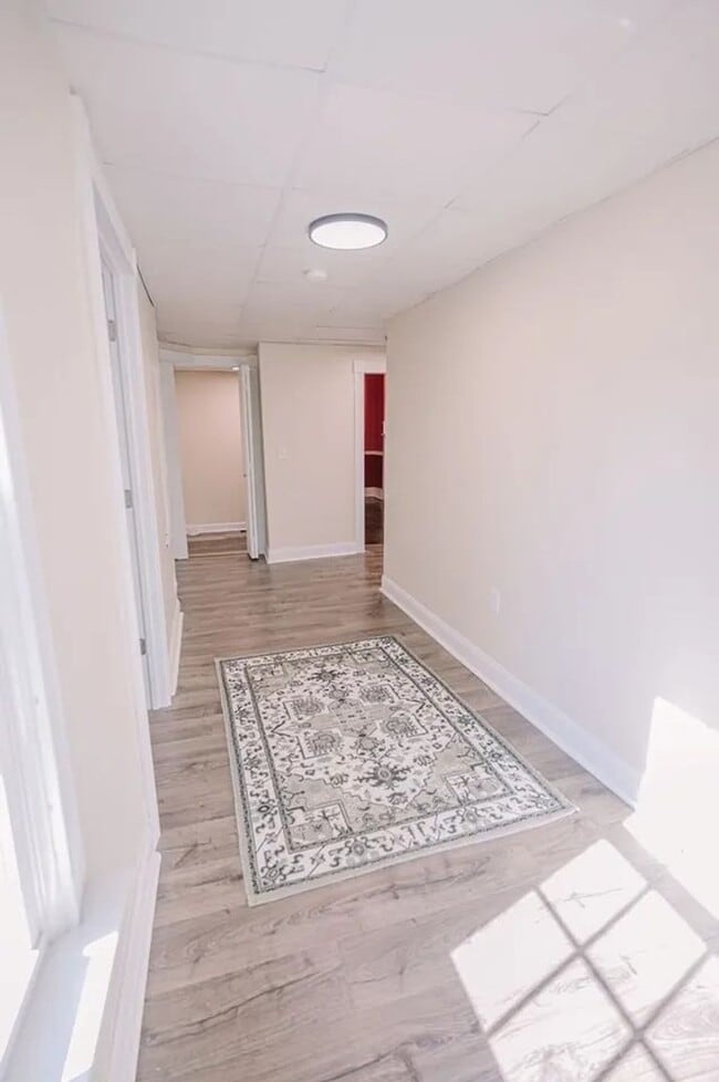 Building Photo - Newly Renovated & Spacious 4bed/2bath