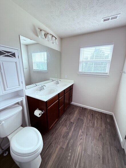 Building Photo - 3383 Jackson Park Dr NW