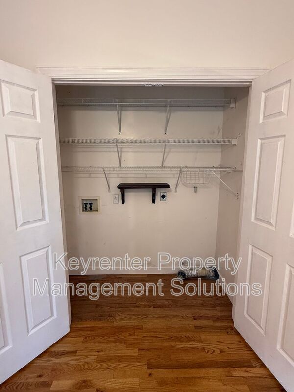 Building Photo - 104 Buckingham Pl