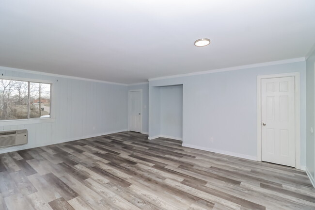 Building Photo - Studio Apartment In Hickory!