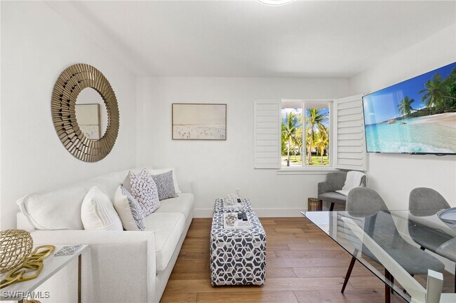 Building Photo - 175 5th Ave S