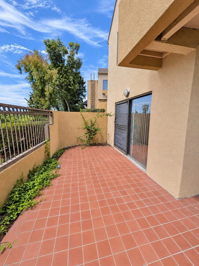 Building Photo - 25671 Le Parc