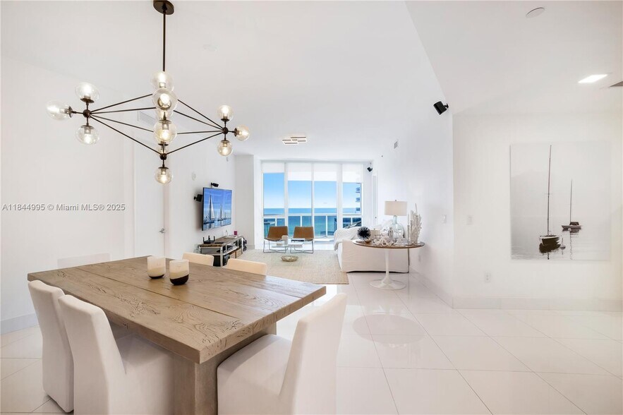 Building Photo - 15901 Collins Ave