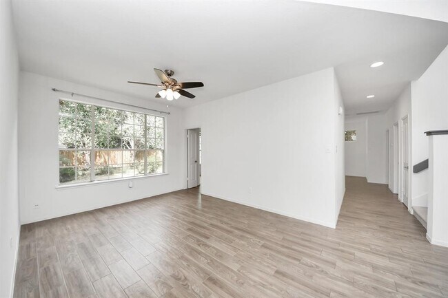 Building Photo - 103 Lakeridge Dr