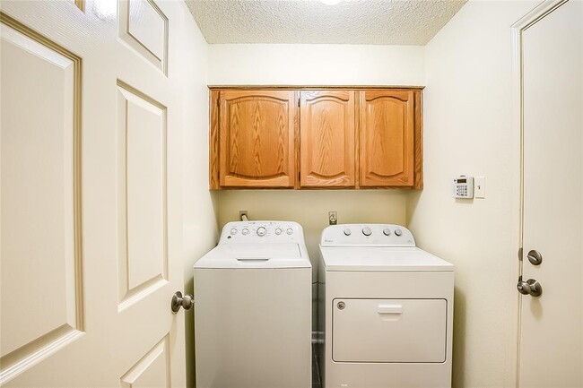 Building Photo - 6914 Dallas Dr