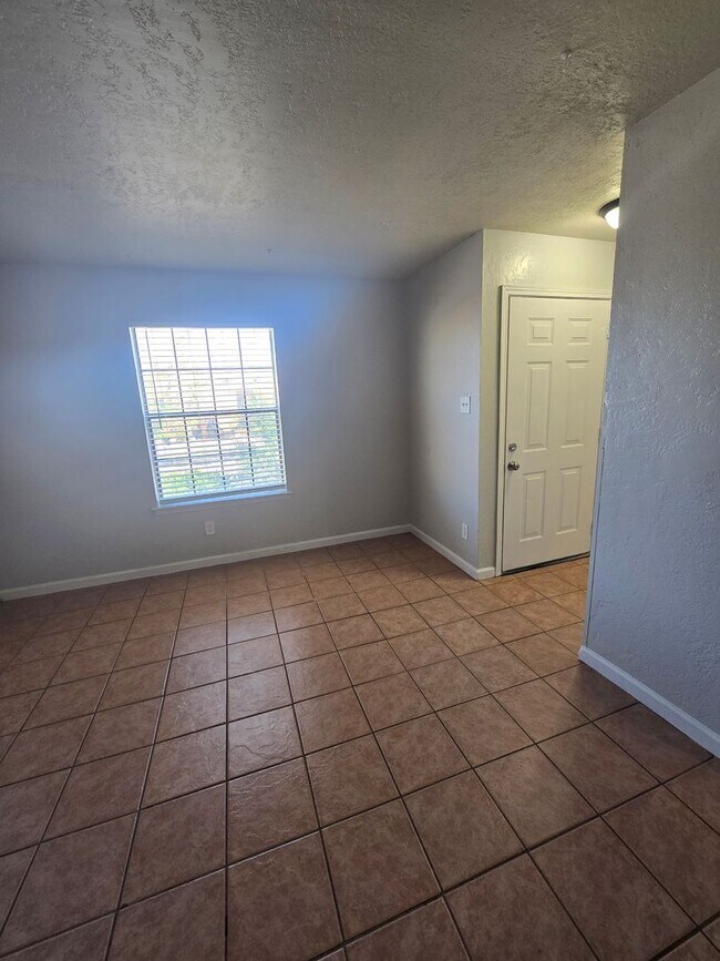 Building Photo - Comfortable 2 Bedroom Rio Rancho Apartment