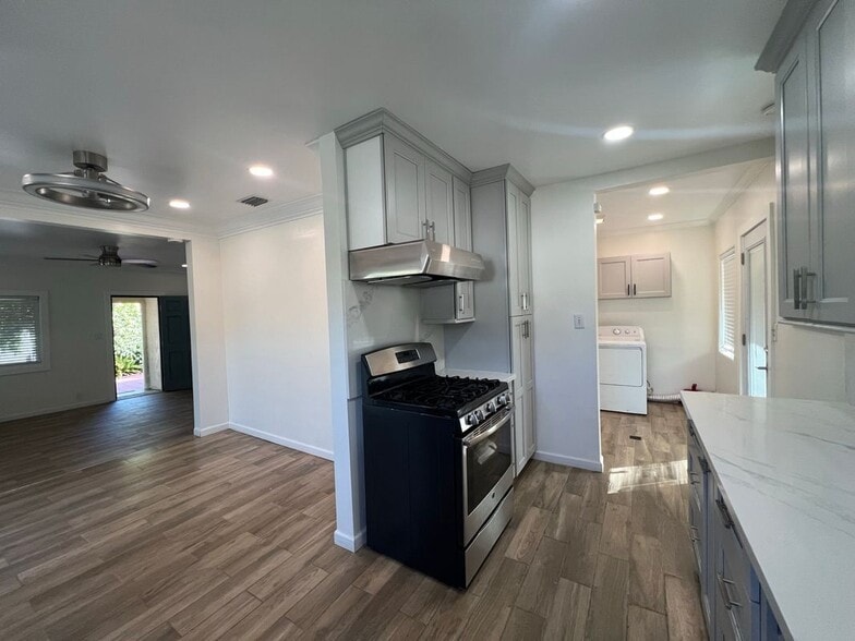 Building Photo - 1011 San Pascual Ave