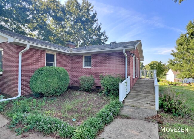 Building Photo - 654 Meadowlark Dr