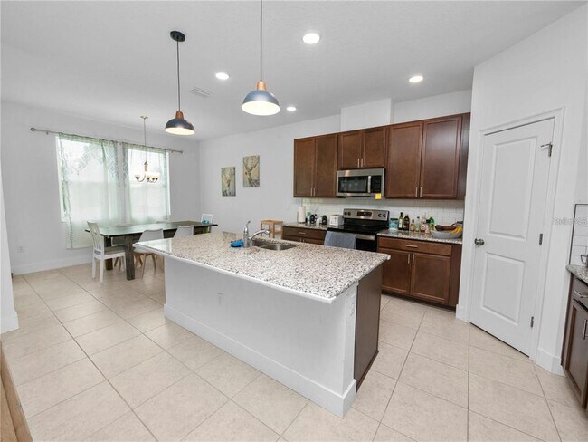 Building Photo - 6564 Great Bear Dr
