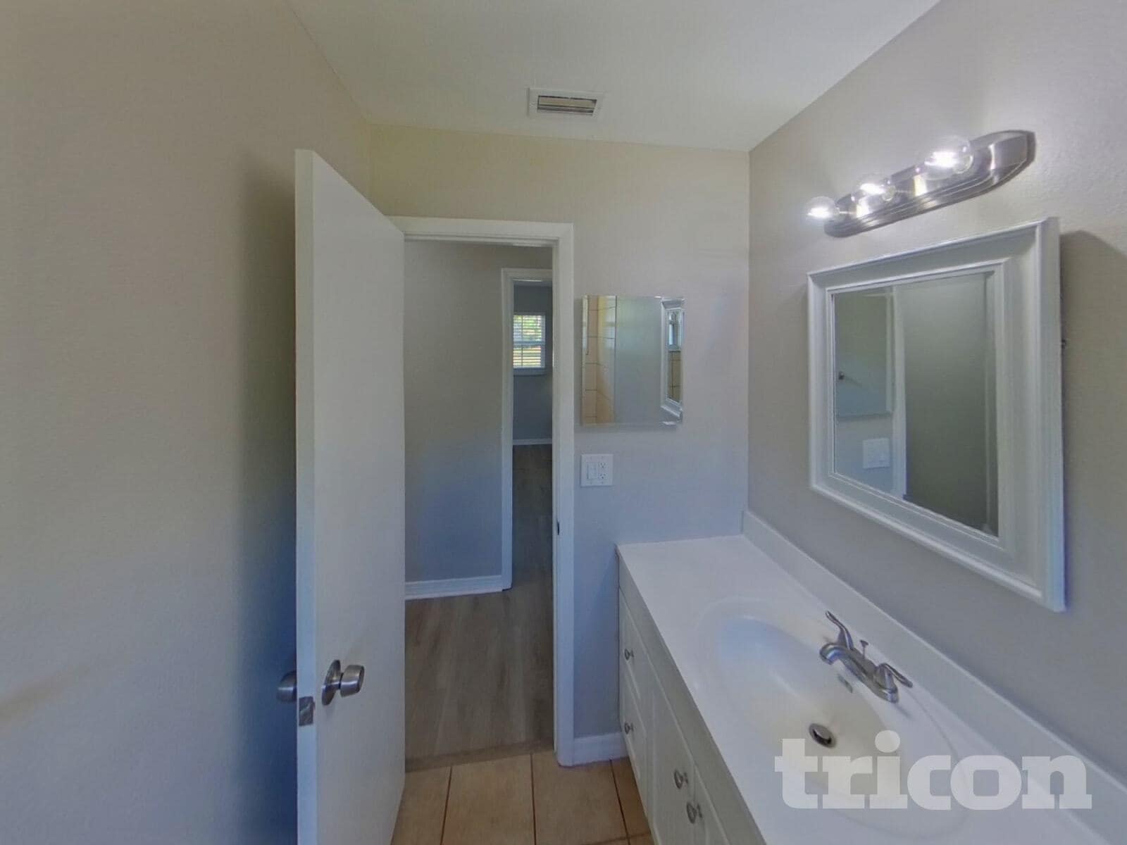 Building Photo - 4000 Berkshire Dr