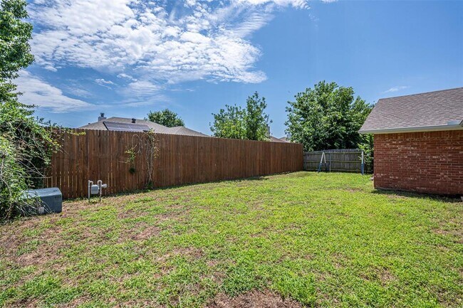 Building Photo - 1713 Sumac Dr