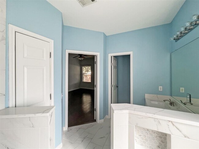 Building Photo - 3917 Bronco Bend Loop