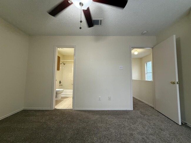 Building Photo - 2304 Granberry Dr