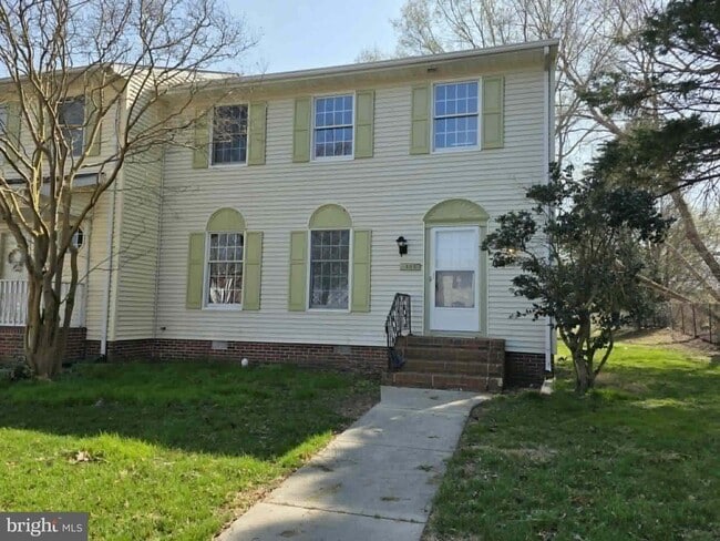 Building Photo - 830 Larch Way