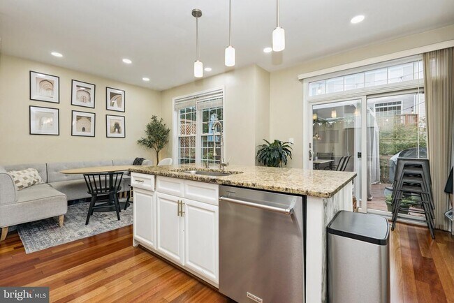 Building Photo - 46738 Oakmere Terrace