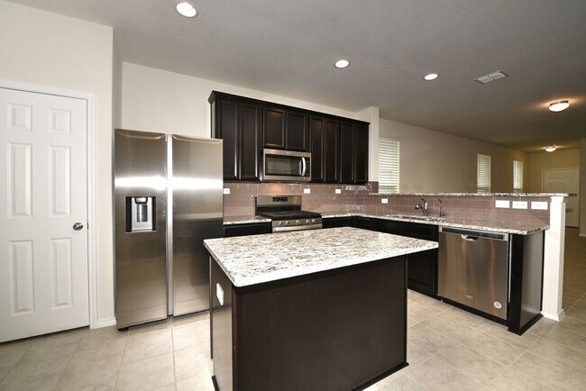 Building Photo - Gorgeous one story home  |  3 bedrooms  |  2 bathrooms  |  Covered Patio  |  2 car garage  |  Dav...