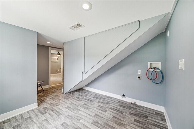 Building Photo - 714 Janisch Rd