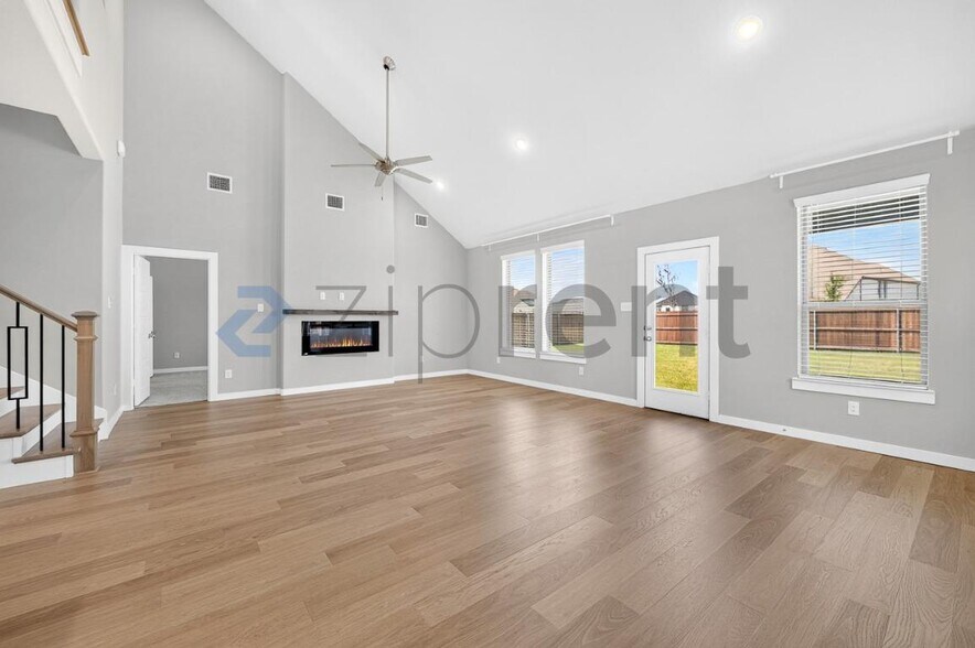 Building Photo - Unit