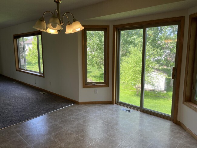 Building Photo - 9141 Leaf Cir