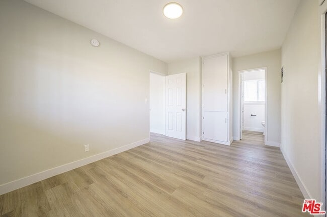 Building Photo - 810 W 62nd St