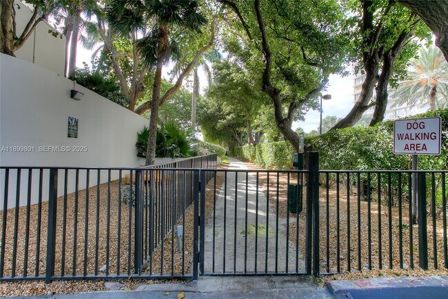 Building Photo - 2333 Brickell Ave