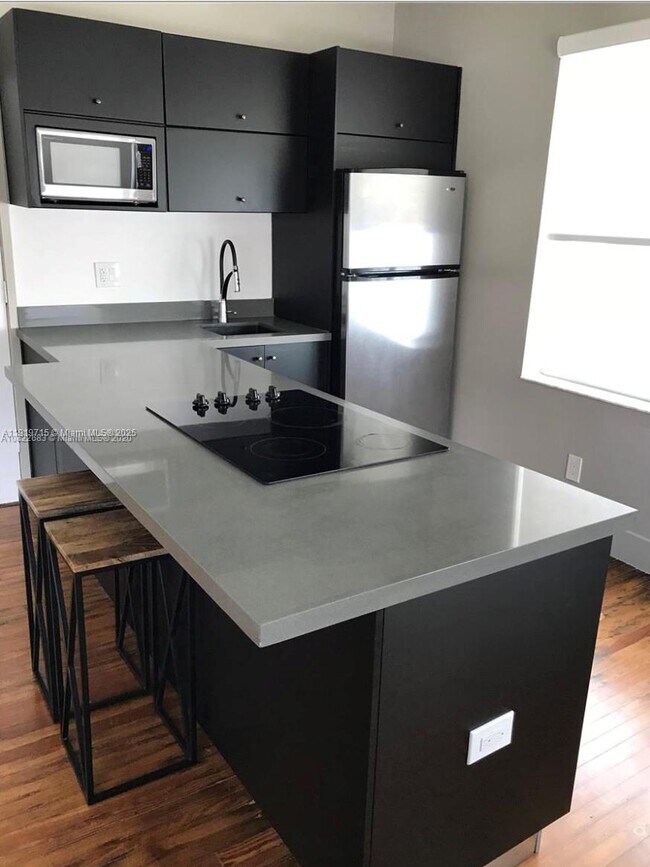 Building Photo - 1618 Michigan Ave